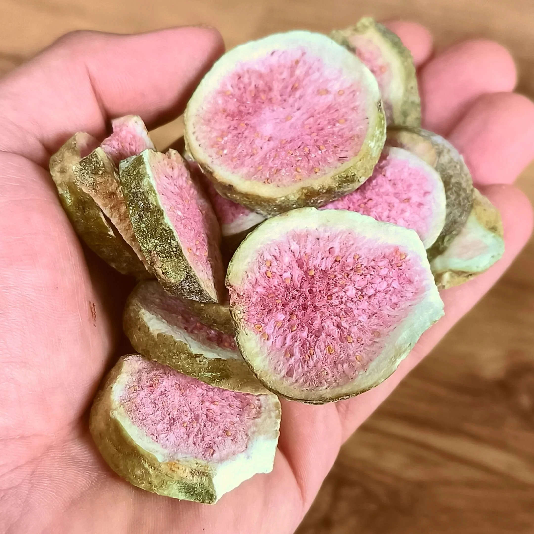 Crunchy freeze-dried fig slices, no added sugar — ZingyZoo